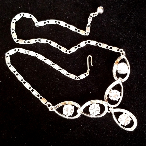 Vintage 1950s Rhinestone Necklace Silvertone - Picture 6 of 9